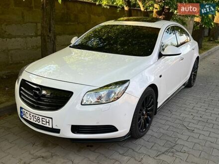 Белый Опель Инсигния, объемом двигателя 2 л и пробегом 277 тыс. км за 8500 $, фото 1 на Automoto.ua