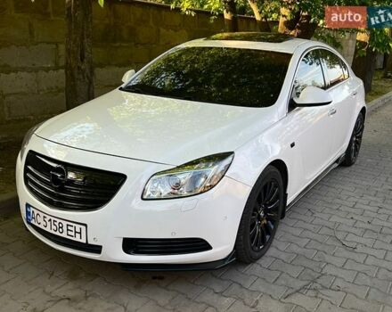 Белый Опель Инсигния, объемом двигателя 2 л и пробегом 277 тыс. км за 8500 $, фото 1 на Automoto.ua