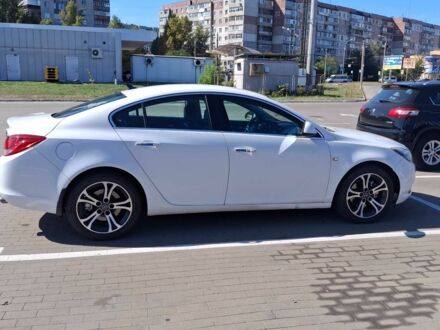 Белый Опель Инсигния, объемом двигателя 2 л и пробегом 172 тыс. км за 7700 $, фото 1 на Automoto.ua