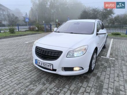 Опель Інсігнія 2009 у Старокостянтинів на Automoto.ua Білий Опель Інсігнія, об'ємом двигуна 2 л та пробігом 138 тис. км за 8300 $, фото 1 на Automoto.ua