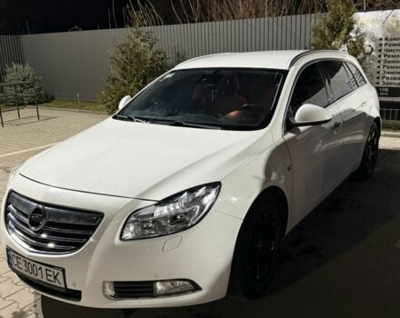 Белый Опель Инсигния, объемом двигателя 2 л и пробегом 251 тыс. км за 7800 $, фото 1 на Automoto.ua