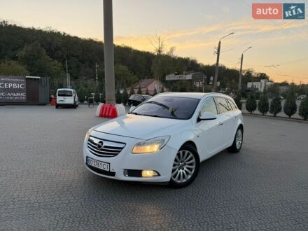 Белый Опель Инсигния, объемом двигателя 2 л и пробегом 308 тыс. км за 5500 $, фото 1 на Automoto.ua