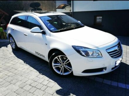 Белый Опель Инсигния, объемом двигателя 2 л и пробегом 289 тыс. км за 8000 $, фото 1 на Automoto.ua