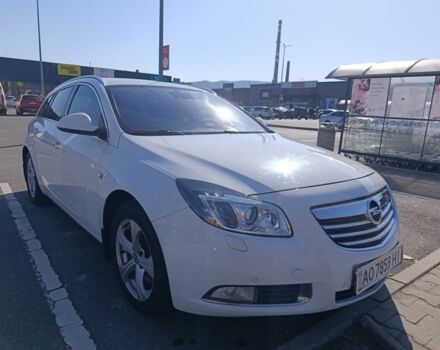 Белый Опель Инсигния, объемом двигателя 2 л и пробегом 315 тыс. км за 7400 $, фото 1 на Automoto.ua