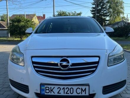 Білий Опель Інсігнія, об'ємом двигуна 2 л та пробігом 249 тис. км за 7709 $, фото 1 на Automoto.ua