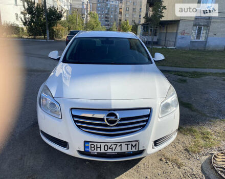 Белый Опель Инсигния, объемом двигателя 1.96 л и пробегом 265 тыс. км за 6100 $, фото 1 на Automoto.ua