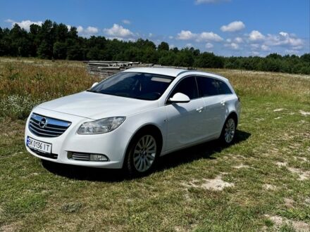 Білий Опель Інсігнія, об'ємом двигуна 2 л та пробігом 273 тис. км за 7000 $, фото 1 на Automoto.ua
