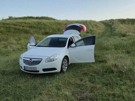 Белый Опель Инсигния, объемом двигателя 2 л и пробегом 300 тыс. км за 7200 $, фото 1 на Automoto.ua