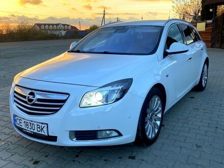 Белый Опель Инсигния, объемом двигателя 2 л и пробегом 320 тыс. км за 7600 $, фото 1 на Automoto.ua