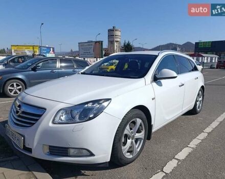 Білий Опель Інсігнія, об'ємом двигуна 2 л та пробігом 315 тис. км за 7400 $, фото 1 на Automoto.ua