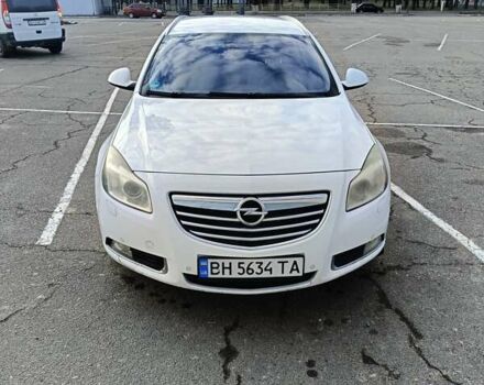 Белый Опель Инсигния, объемом двигателя 1.96 л и пробегом 310 тыс. км за 6500 $, фото 1 на Automoto.ua