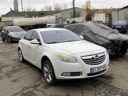 Белый Опель Инсигния, объемом двигателя 2 л и пробегом 185 тыс. км за 3750 $, фото 1 на Automoto.ua
