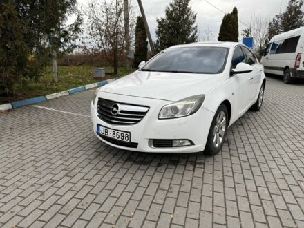 Белый Опель Инсигния, объемом двигателя 2 л и пробегом 363 тыс. км за 3300 $, фото 1 на Automoto.ua