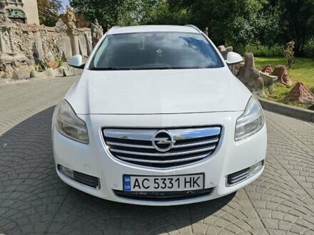 Белый Опель Инсигния, объемом двигателя 1.96 л и пробегом 176 тыс. км за 8200 $, фото 1 на Automoto.ua