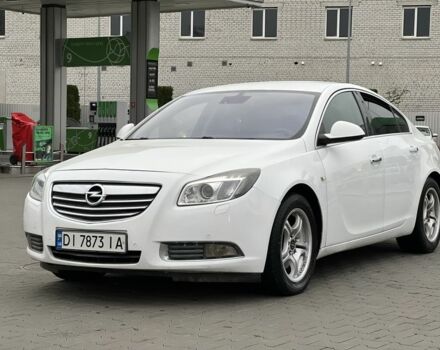 Белый Опель Инсигния, объемом двигателя 2 л и пробегом 320 тыс. км за 5950 $, фото 1 на Automoto.ua