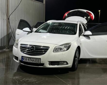 Белый Опель Инсигния, объемом двигателя 2 л и пробегом 325 тыс. км за 6599 $, фото 1 на Automoto.ua