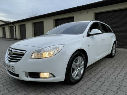 Белый Опель Инсигния, объемом двигателя 1.96 л и пробегом 260 тыс. км за 7700 $, фото 1 на Automoto.ua