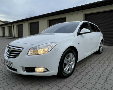 Белый Опель Инсигния, объемом двигателя 1.96 л и пробегом 260 тыс. км за 7700 $, фото 1 на Automoto.ua