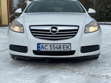 Белый Опель Инсигния, объемом двигателя 2 л и пробегом 310 тыс. км за 6800 $, фото 1 на Automoto.ua
