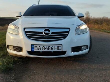 Опель Инсигния 2011 в Александрие на Automoto.ua Белый Опель Инсигния, объемом двигателя 2 л и пробегом 234 тыс. км за 6700 $, фото 1 на Automoto.ua