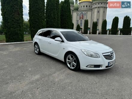 Белый Опель Инсигния, объемом двигателя 2 л и пробегом 271 тыс. км за 6500 $, фото 1 на Automoto.ua