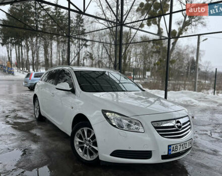 Белый Опель Инсигния, объемом двигателя 1.96 л и пробегом 235 тыс. км за 6450 $, фото 1 на Automoto.ua