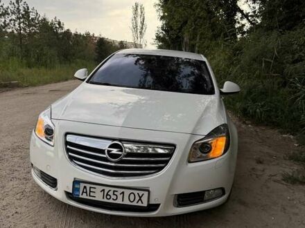 Белый Опель Инсигния, объемом двигателя 2 л и пробегом 165 тыс. км за 9500 $, фото 1 на Automoto.ua