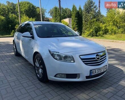 Білий Опель Інсігнія, об'ємом двигуна 2 л та пробігом 256 тис. км за 7999 $, фото 1 на Automoto.ua