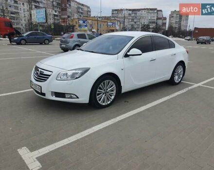 Белый Опель Инсигния, объемом двигателя 2 л и пробегом 149 тыс. км за 8200 $, фото 1 на Automoto.ua