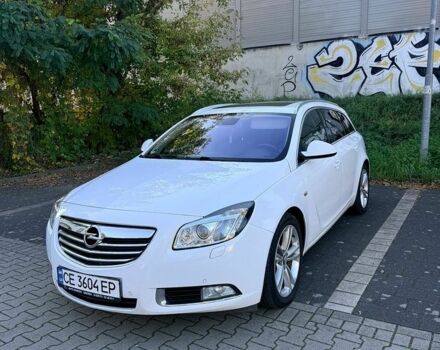 Білий Опель Інсігнія, об'ємом двигуна 2 л та пробігом 249 тис. км за 8600 $, фото 1 на Automoto.ua