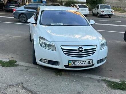 Белый Опель Инсигния, объемом двигателя 2 л и пробегом 220 тыс. км за 7500 $, фото 1 на Automoto.ua