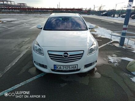 Белый Опель Инсигния, объемом двигателя 2 л и пробегом 210 тыс. км за 8800 $, фото 1 на Automoto.ua