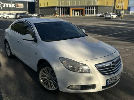 Белый Опель Инсигния, объемом двигателя 2 л и пробегом 360 тыс. км за 6624 $, фото 1 на Automoto.ua