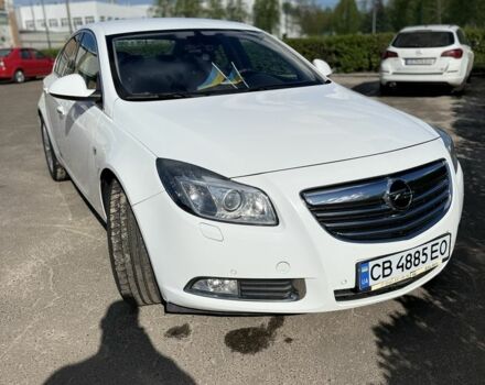 Белый Опель Инсигния, объемом двигателя 2 л и пробегом 145 тыс. км за 10000 $, фото 1 на Automoto.ua