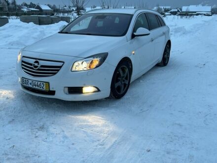 Белый Опель Инсигния, объемом двигателя 2 л и пробегом 326 тыс. км за 7600 $, фото 1 на Automoto.ua