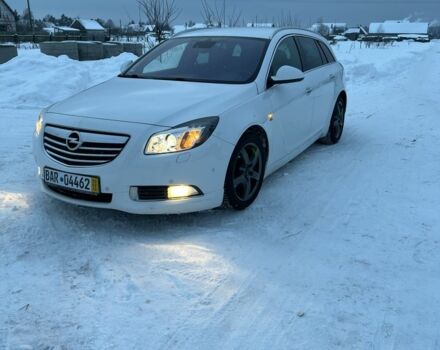 Белый Опель Инсигния, объемом двигателя 2 л и пробегом 326 тыс. км за 7600 $, фото 1 на Automoto.ua