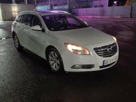 Белый Опель Инсигния, объемом двигателя 1.96 л и пробегом 318 тыс. км за 7000 $, фото 1 на Automoto.ua