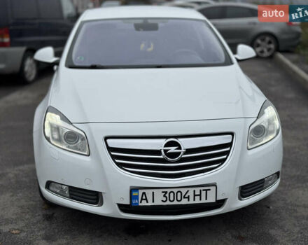 Белый Опель Инсигния, объемом двигателя 2 л и пробегом 204 тыс. км за 8700 $, фото 1 на Automoto.ua