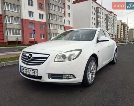 Белый Опель Инсигния, объемом двигателя 1.96 л и пробегом 265 тыс. км за 10300 $, фото 1 на Automoto.ua