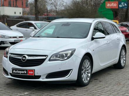 Белый Опель Инсигния, объемом двигателя 2 л и пробегом 200 тыс. км за 8990 $, фото 1 на Automoto.ua