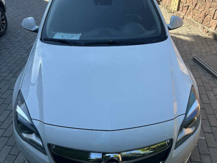 Белый Опель Инсигния, объемом двигателя 1.96 л и пробегом 300 тыс. км за 9000 $, фото 1 на Automoto.ua