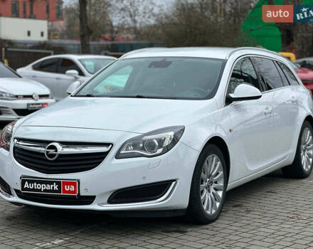 Белый Опель Инсигния, объемом двигателя 2 л и пробегом 198 тыс. км за 10490 $, фото 1 на Automoto.ua