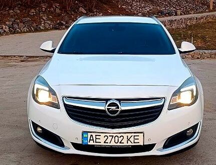 Белый Опель Инсигния, объемом двигателя 1.6 л и пробегом 227 тыс. км за 8900 $, фото 1 на Automoto.ua