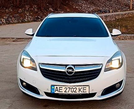 Белый Опель Инсигния, объемом двигателя 1.6 л и пробегом 227 тыс. км за 8900 $, фото 1 на Automoto.ua