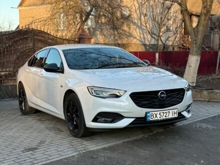 Белый Опель Инсигния, объемом двигателя 2 л и пробегом 196 тыс. км за 16500 $, фото 1 на Automoto.ua