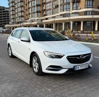 Белый Опель Инсигния, объемом двигателя 1.6 л и пробегом 190 тыс. км за 14999 $, фото 1 на Automoto.ua