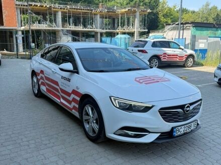 Белый Опель Инсигния, объемом двигателя 1.6 л и пробегом 180 тыс. км за 15800 $, фото 1 на Automoto.ua