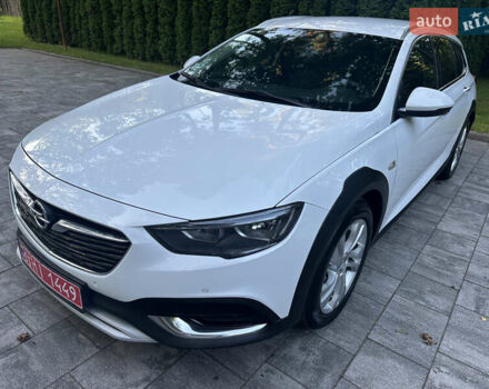 Белый Опель Инсигния, объемом двигателя 2 л и пробегом 220 тыс. км за 15700 $, фото 1 на Automoto.ua