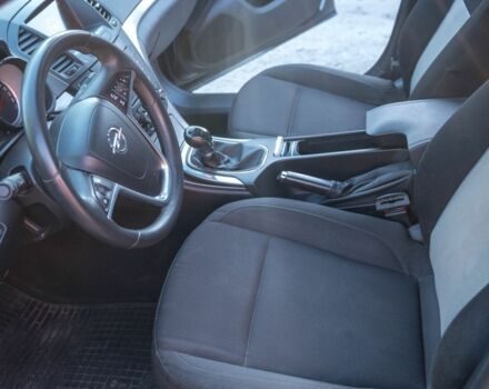 Черный Опель Инсигния, объемом двигателя 1.4 л и пробегом 140 тыс. км за 3709 $, фото 19 на Automoto.ua