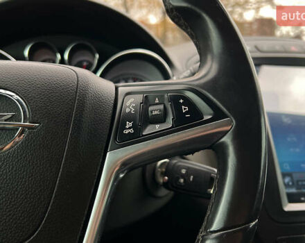Чорний Опель Інсігнія, об'ємом двигуна 1.36 л та пробігом 161 тис. км за 8750 $, фото 9 на Automoto.ua